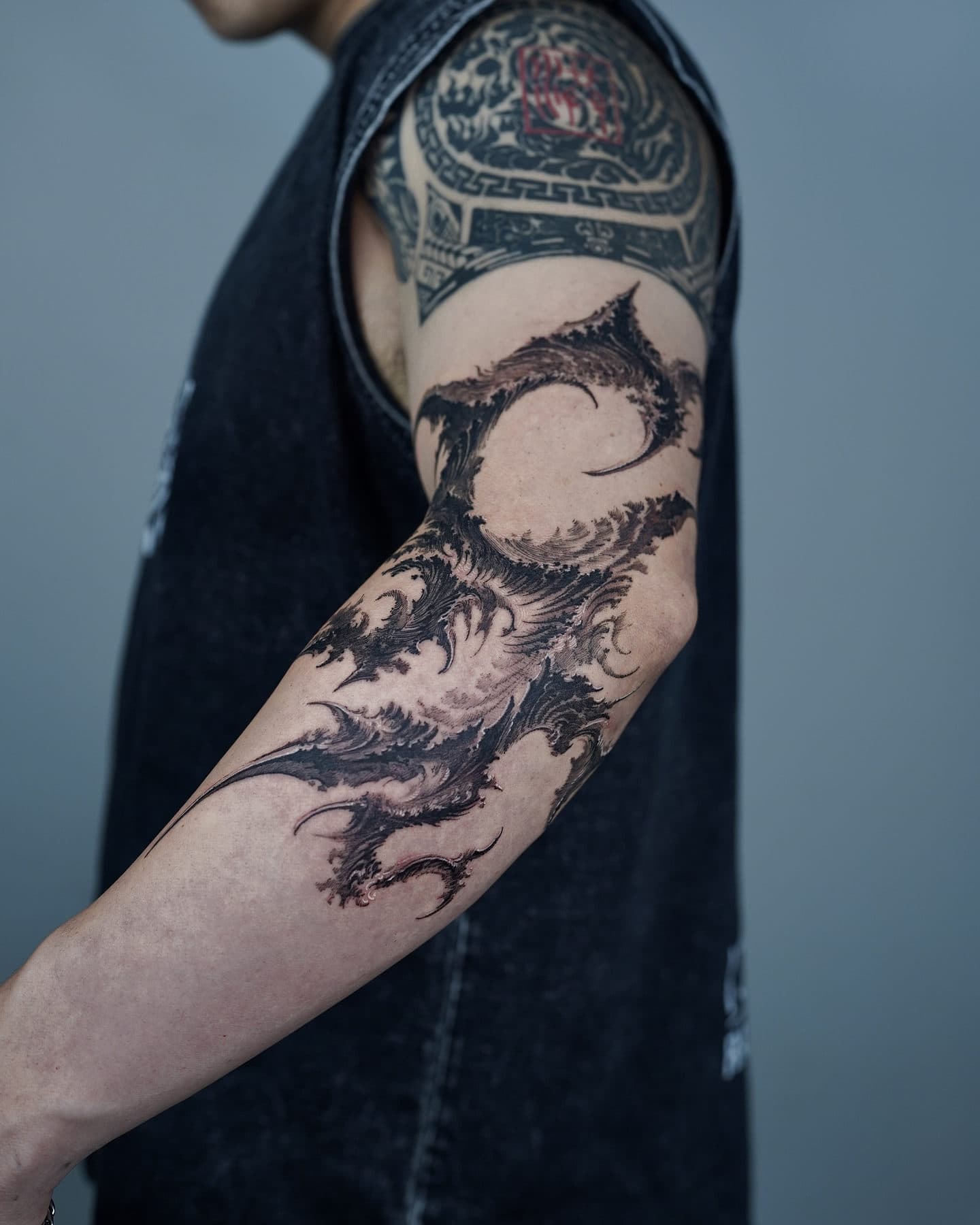 Organic Hatching — full arm sleeve